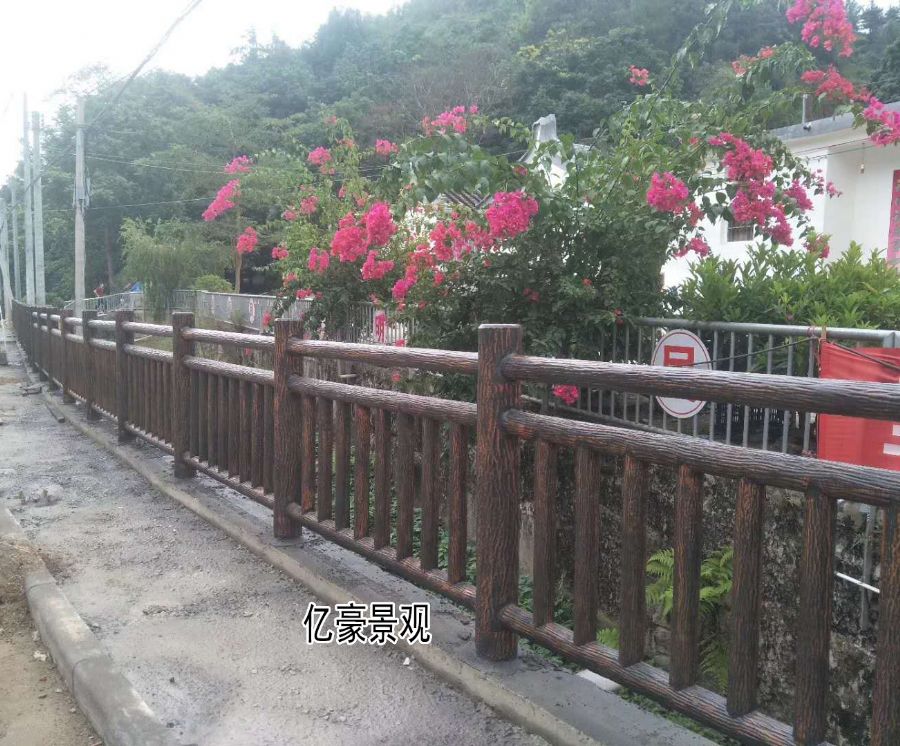 1.8米仿樹(shù)皮梯形欄桿三.jpg