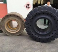 工程機械實心輪胎23.5-25新舊對比 (1)